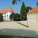Отель Mokrice Castle Estate Obrezje