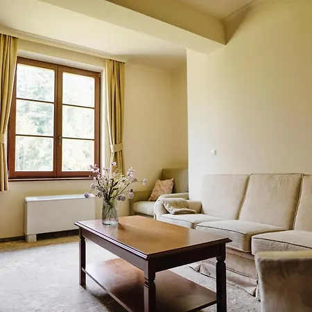 Hotell Mokrice Castle Estate