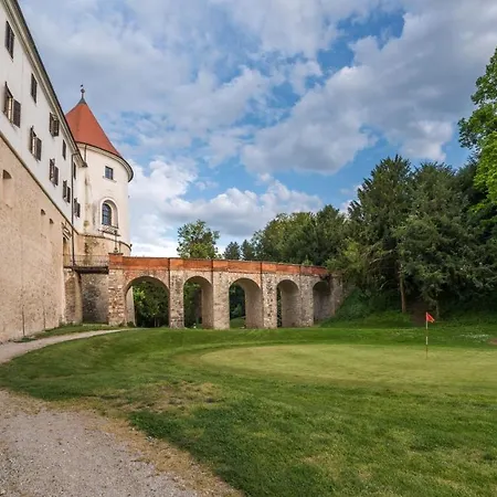 Mokrice Castle Estate فندق 4*