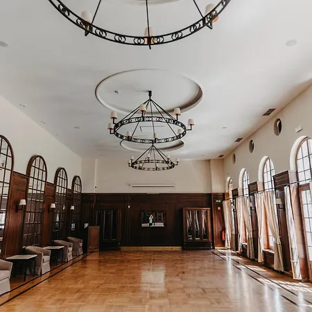 Mokrice Castle Estate فندق Obrezje