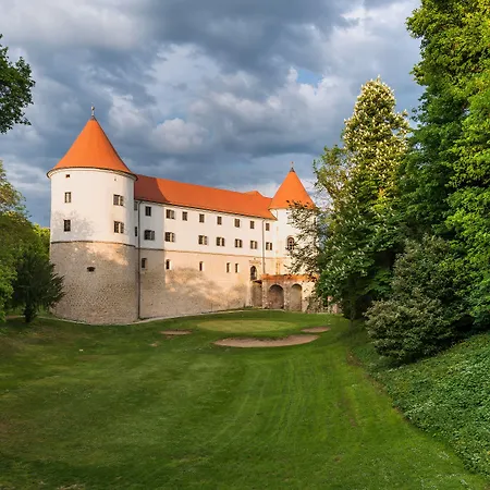 Mokrice Castle Estate فندق 4*