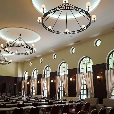 Mokrice Castle Estate فندق 4*
