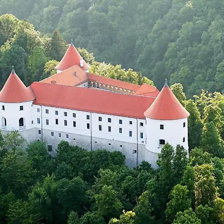 Mokrice Castle Estate فندق 4*