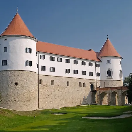 فندق Mokrice Castle Estate 4*