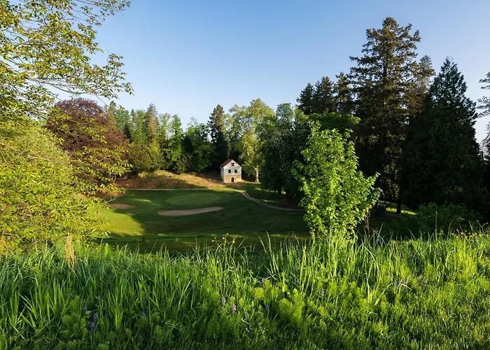 Mokrice Castle Estate فندق